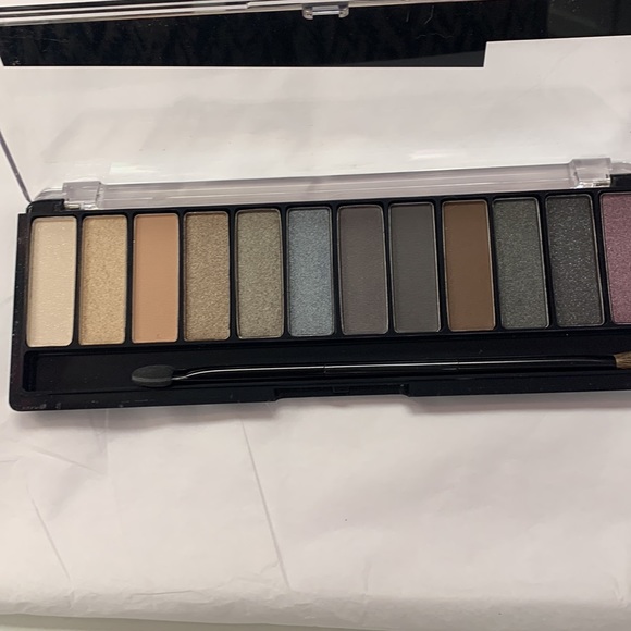Rimmel London eye contouring palette smoke edition. NWT - Picture 3 of 3